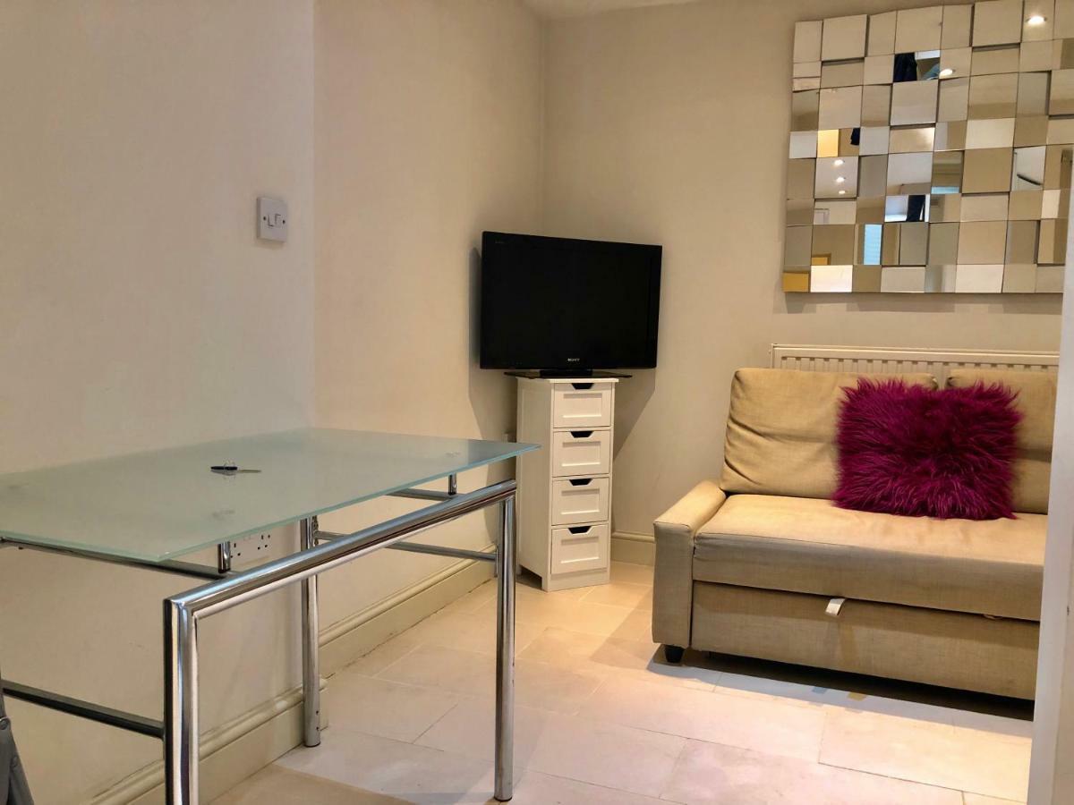 Victoria Station Apartment ลอนดอน ภายนอก รูปภาพ